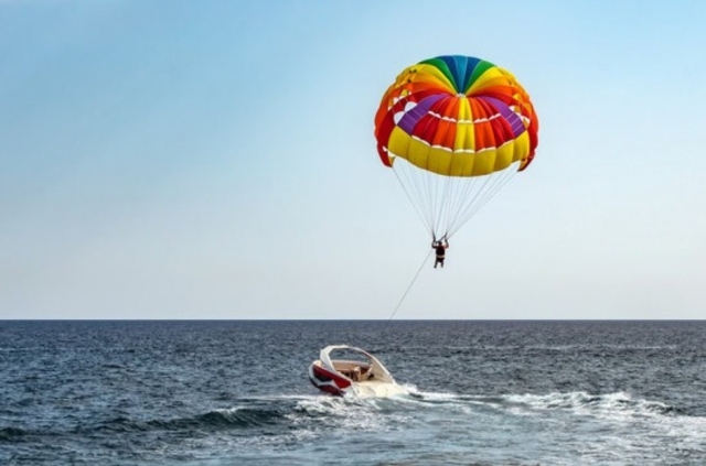 Volo in parasail singolo a Torre Vado 15min